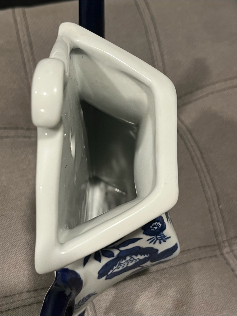 Blue and White Floral Ceramic Teapot wall pocket/ vase. Delft style - Picture 4 of 6